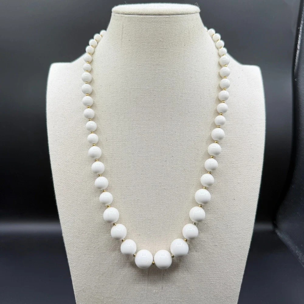 White Graduated Bead Necklace Gold Tone Spacers Chunky Classic Statement Jewelry